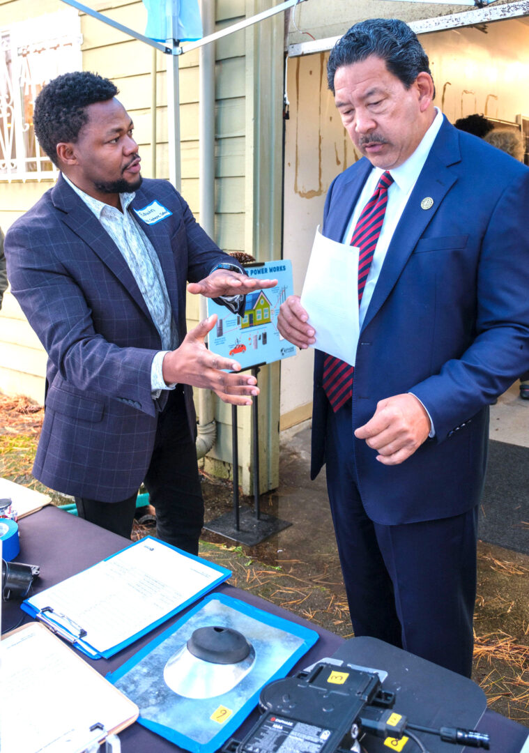Figure 2: Sphere Solar Energy CEO Edwin N. Wanji discussing photovoltaic technology with Seattle Mayor Bruce Harrell